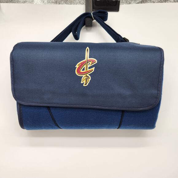 NWT Oniva Picnic Blanket NBA Cleveland Cavaliers Navy  Fleece Blanket Tote OS - Picture 1 of 10